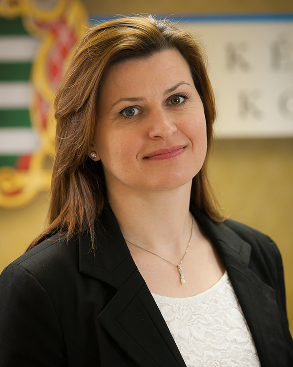 dr. Huszár Erika